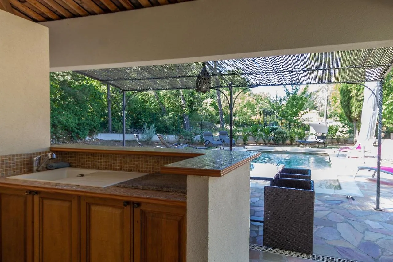 Villa Les Pins Callas 別荘